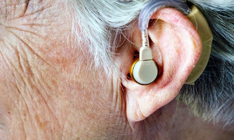 استفاده از سمعک هوشمند در محیط های شلوغ