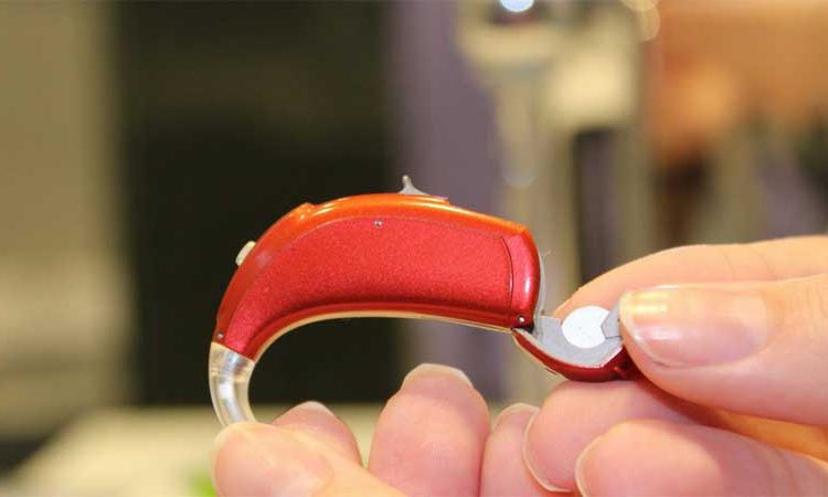 نقش بلوتوث و اتصال بی ‌سیم در سمعک‌های مدرن